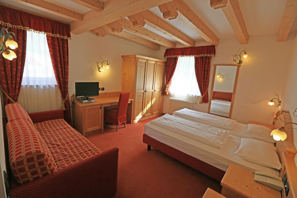 Hotel Laurin Canazei Habitación foto